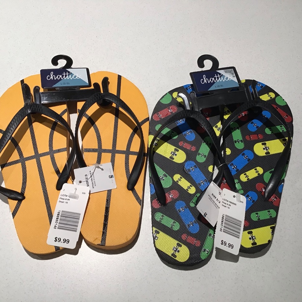 Chatties flip flops Size L (2/3) NWT 2 pairs